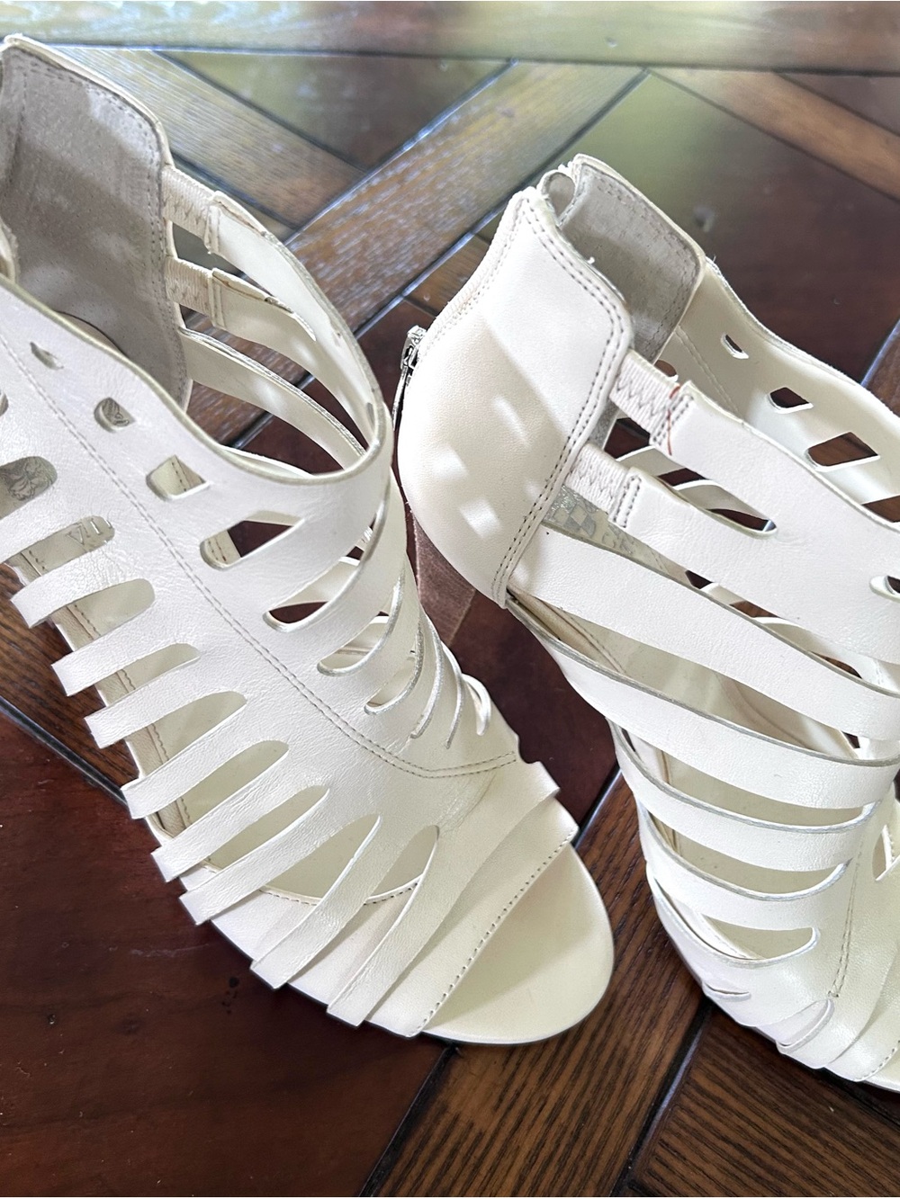 Sz 6 1/2 Vince Camuto Cream Strappy Cutout Heeled Sandals